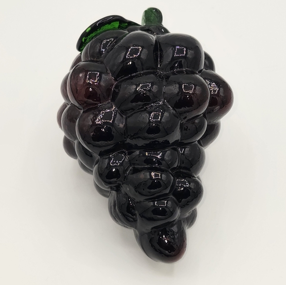 Vintage Art Glass Molded Dark Purple Cluster of Grapes & Green Glass Leaf‎ - Picture 2 of 5